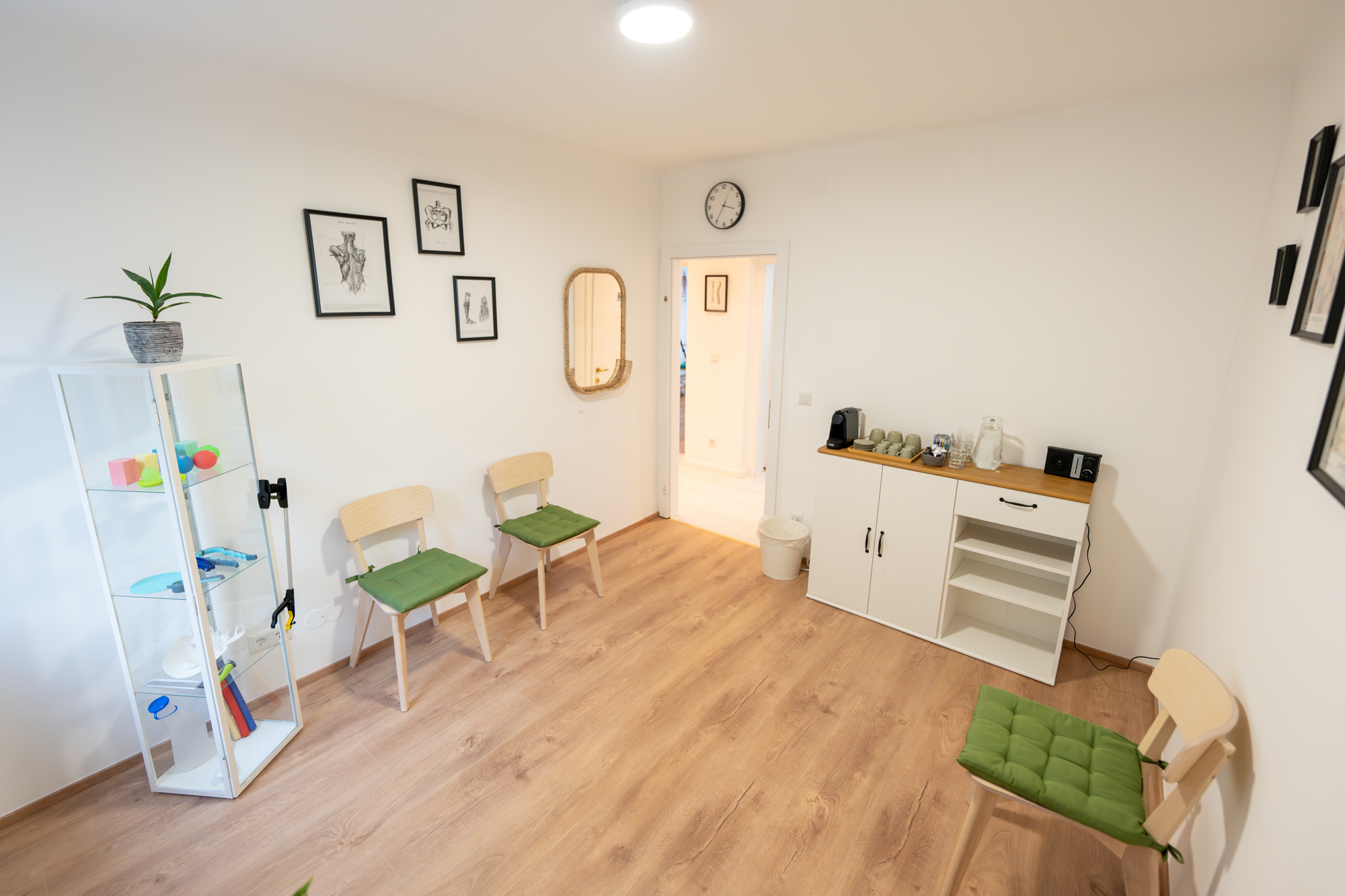 Warteraum Heller und freundlicher Warteraum der Ergotherapie-Praxis Schreiber & Wernhart in 1030 Wien